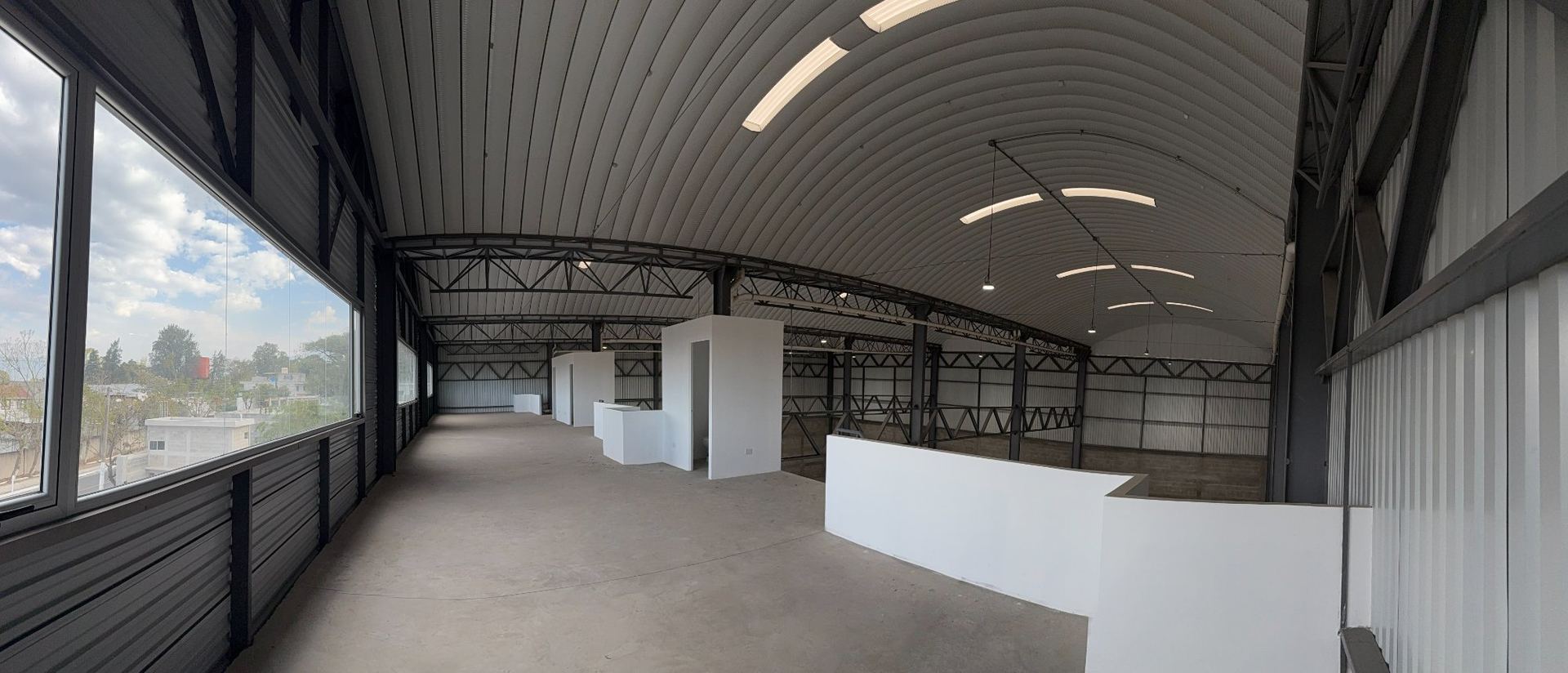 Mezzanine con vista panorámica — oficinas nivel superior